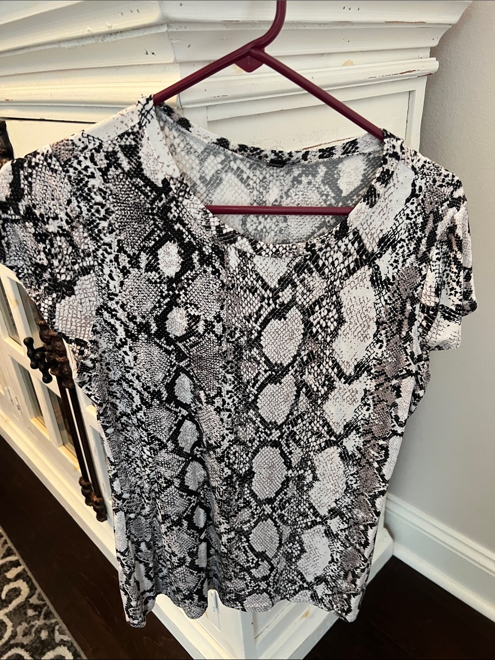 Express Black & White Snake Print Short Sleeve Tee